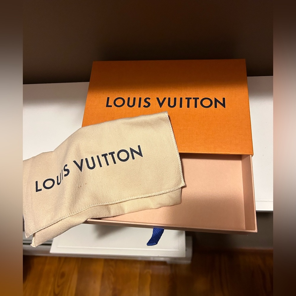 Authentic Louis Vuitton wallet dust bag and wallet box